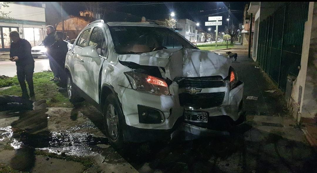 Una camioneta terminó incrustada en una vivienda - [Noticias de Luján ...