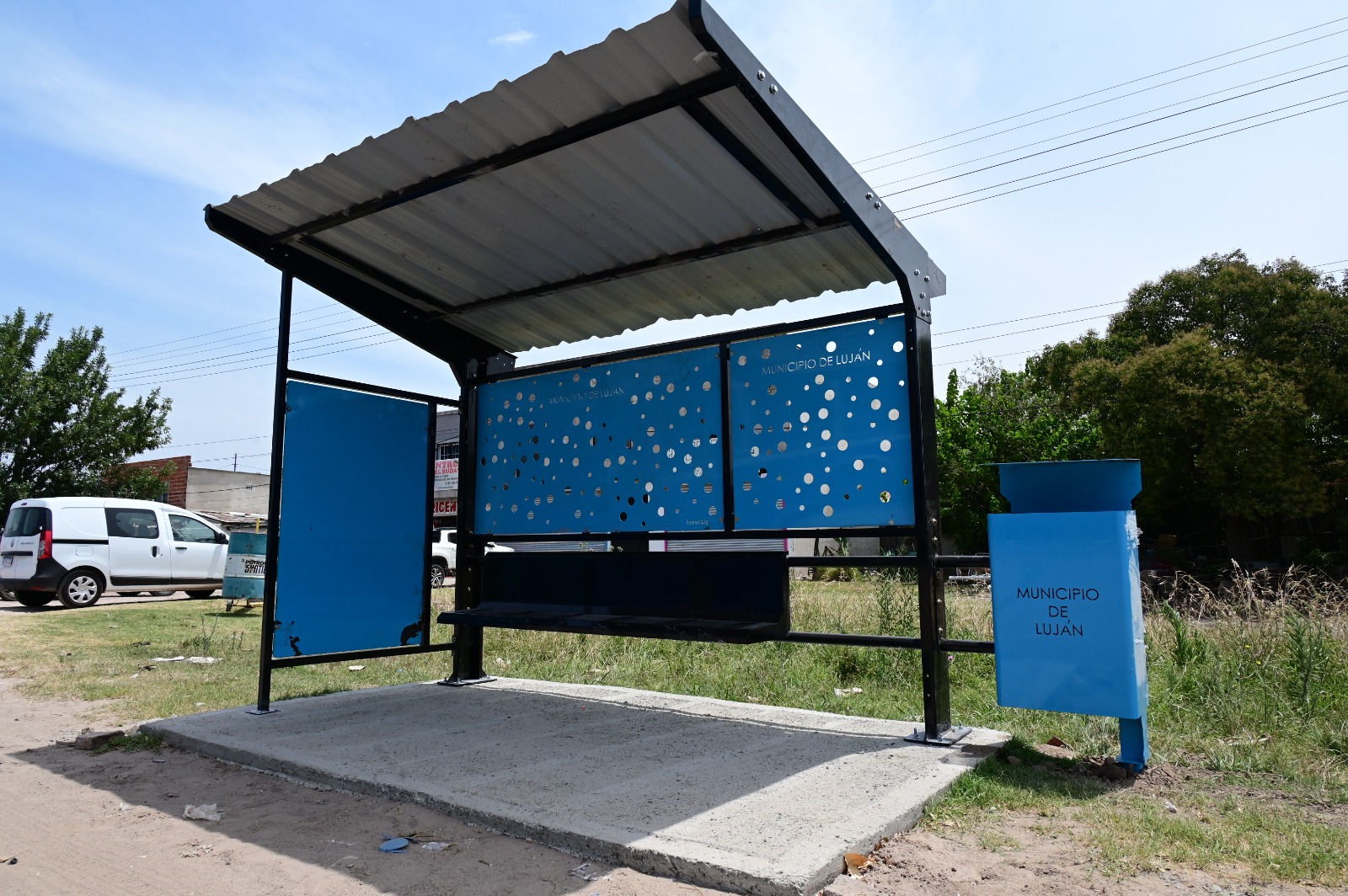 Instalan nuevos refugios en paradas de colectivos - [Noticias de Luján ...